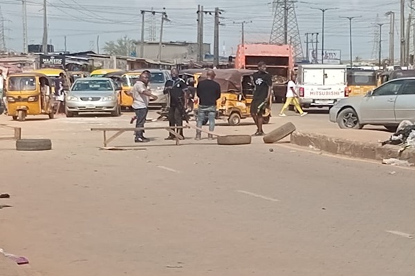 Gunshots as hoodlums attack police station in Lagos