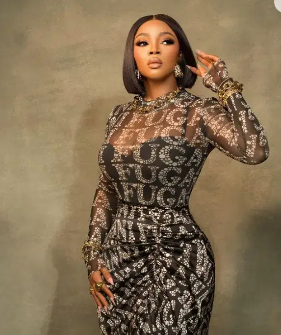 “The economy doesn’t affect me, I have backing” – Toke Makinwa brags online1