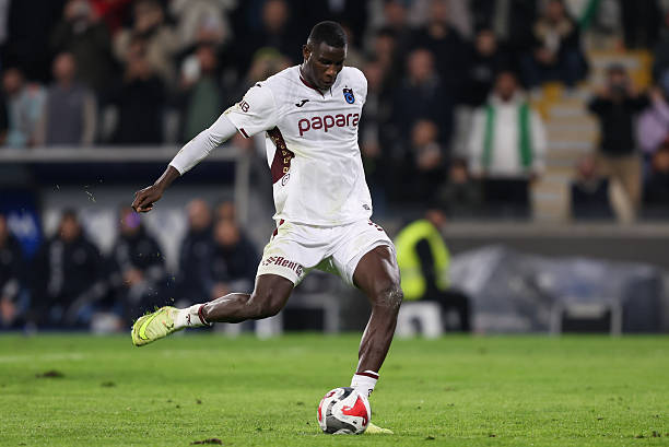 ISTANBUL, TURKEY - NOVEMBER 24: Paul Onuachu of Trabzonspor scores his team's second goal during the Trendyol Süper Lig match between Rams Basaksehir FK and Trabzonspor at Basaksehir Fatih Terim Stadyumu on November 24, 2025 in Istanbul, Turkey. (Photo by Ahmad Mora/Getty Images)