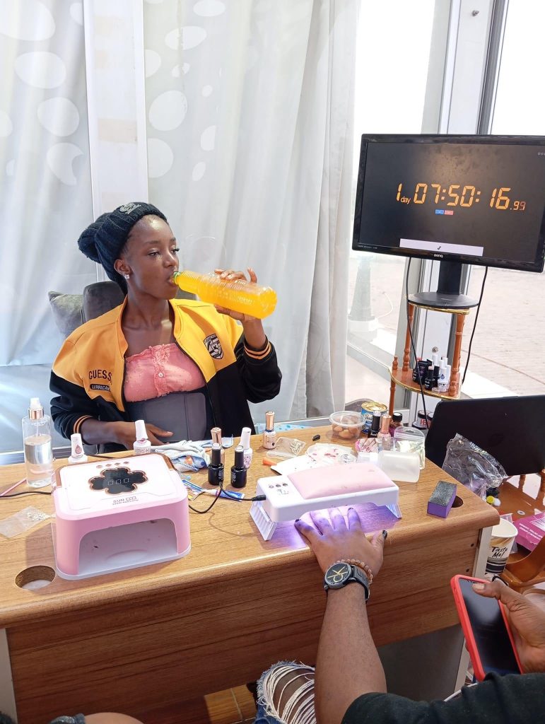 GWR: 19 year old Nigerian lady completes 72-hour nail painting Guinness marathon in Plateau 8 GWR: Nigerian lady completes 72-hour nail painting marathon in Plateau