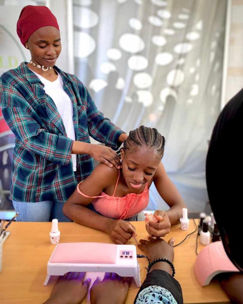 GWR: 19 year old Nigerian lady completes 72-hour nail painting Guinness marathon in Plateau 3 gwwr