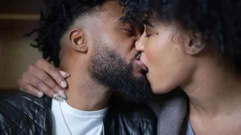 The Art of Great Kissing: Insights from Psychologists and Experts 1 The Art of Great Kissing