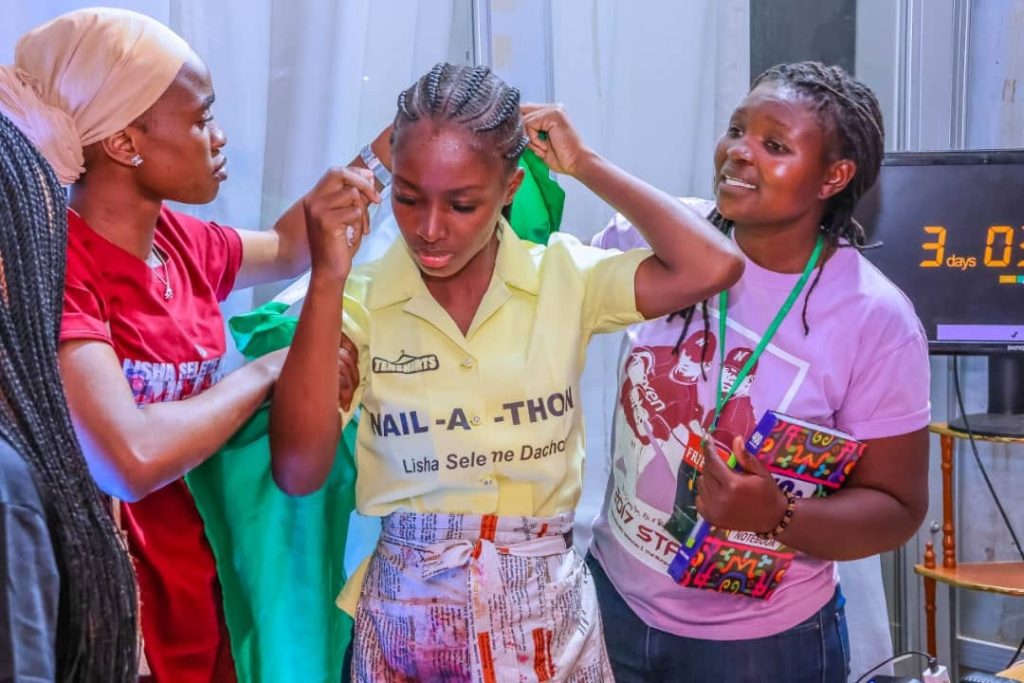 GWR: 19 year old Nigerian lady completes 72-hour nail painting Guinness marathon in Plateau 4 to gwr