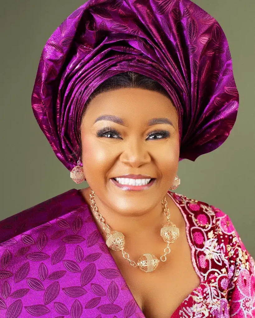 Oluwadolarz’s mom cries over tomatoes and fresh pepper she bought for N10k at a Lagos market 1 Oluwadolarz’s mom cries over tomatoes and fresh pepper