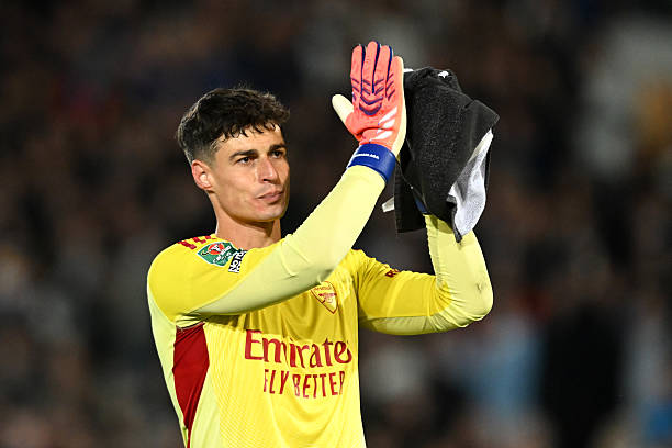 BURSLEM, ENGLAND - SEPTEMBER 24: Kepa Arrizabalaga of Arsenal applauds the fans at full-time following the team's victory in the Carabao Cup Third Round match between Port Vale and Arsenal at Vale Park on September 24, 2025 in Burslem, England. (Photo by Stuart MacFarlane/Arsenal FC via Getty Images)