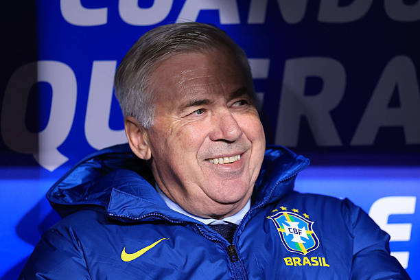 EL ALTO, BOLIVIA - SEPTEMBER 09: Carlo Ancelotti, Head Coach of Brazil  reacts during the South American FIFA World Cup 2026 Qualifier match between Bolivia and Brazil at Estadio Municipal de El Alto on September 09, 2025 in El Alto, Bolivia.  (Photo by Buda Mendes/Getty Images)